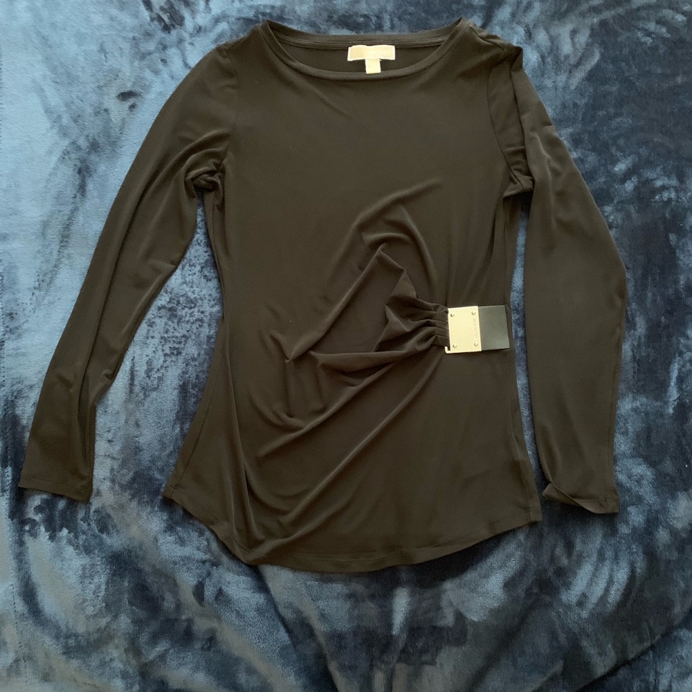 Cute form fitting black top